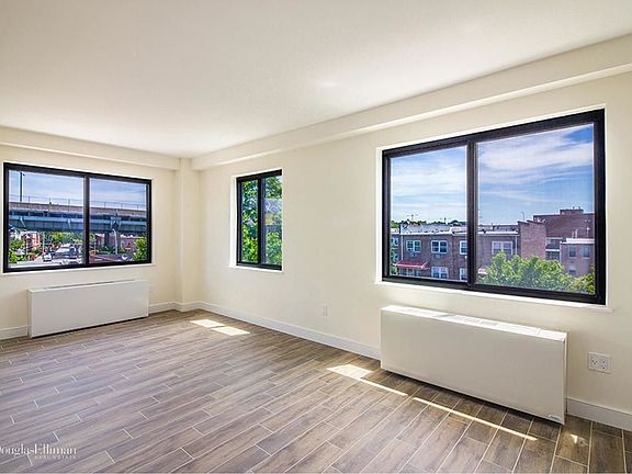 2nd image of 2527 23rd St APT 3I