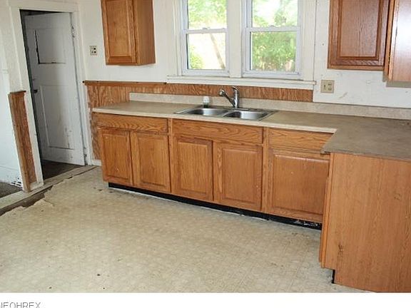 5th image of 510 Broadway Ave