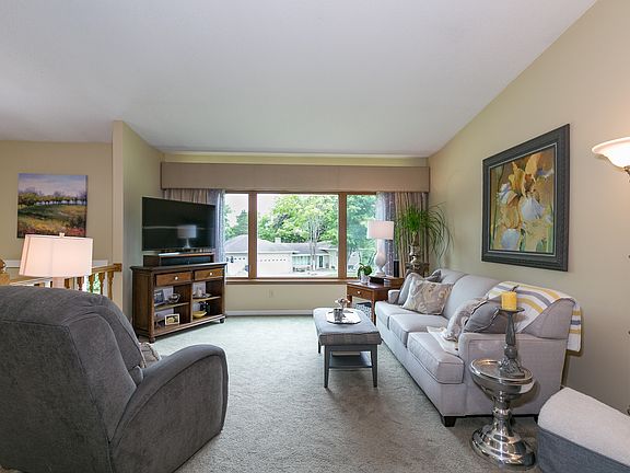 2nd image of 221 Oak Shore Dr S