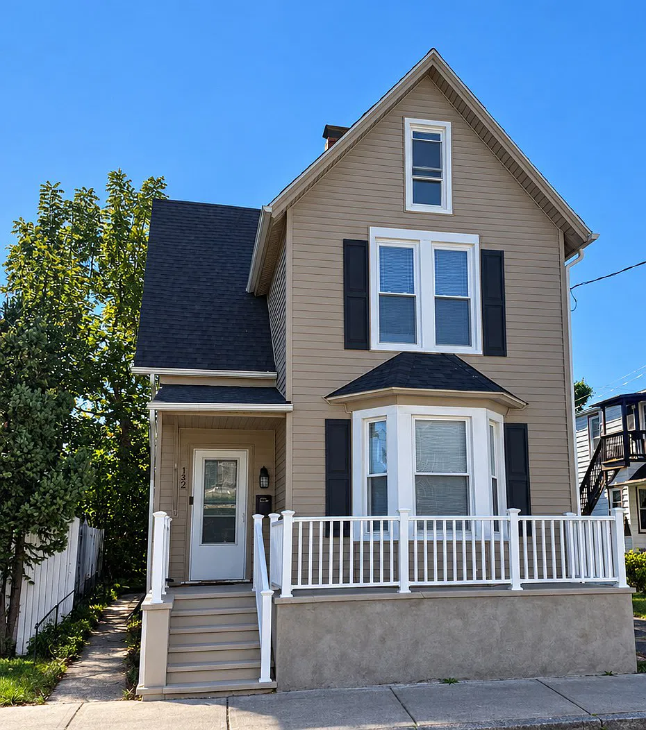 4 bed, 1300 sqft, $2,500 — Photo 1