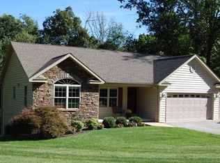 515 Packing House Rd, Hanover, PA 17331