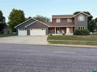 702 Westview Dr, Dell Rapids, SD 57022