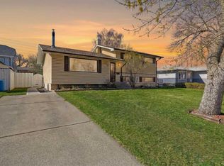 68 S Corner Glen Ave NE, Calgary, AB T3N 2L7