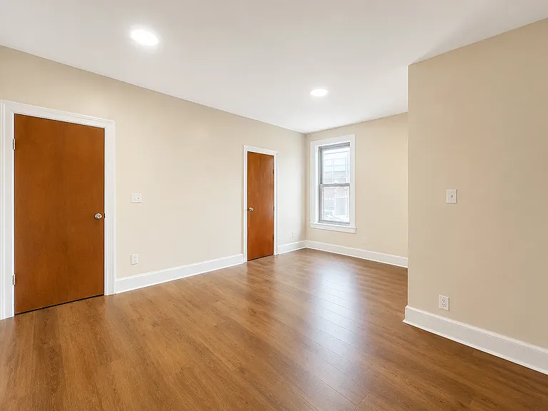 49 Kingston Ave #2R — Photo 2