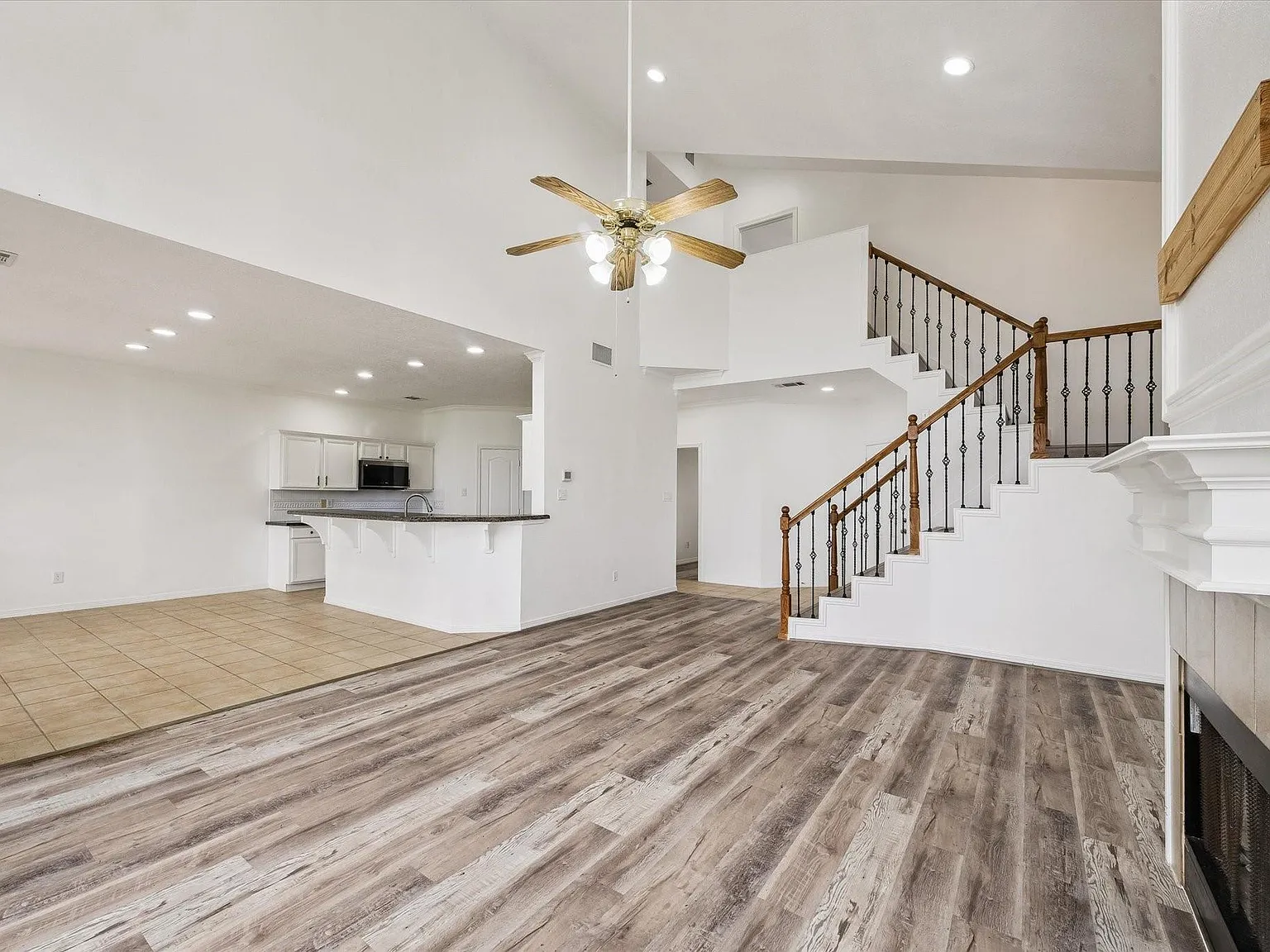 3 bed, 3.0 bath, 2015 sqft, $3,000 — Photo 4