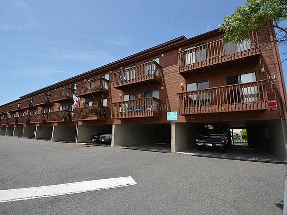 4th image of 111 58th St Unit 49