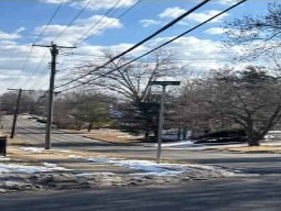 Exterior Neighborhood (street photo)