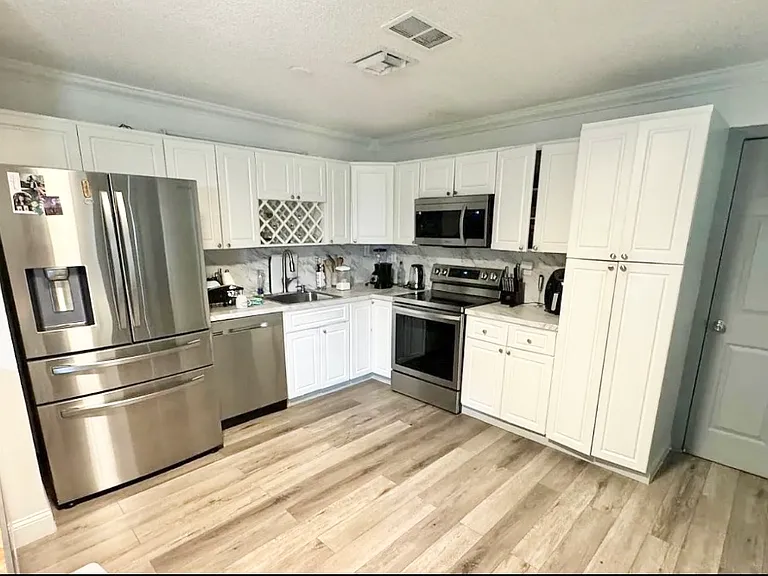8151 SW 7th St — Photo 3