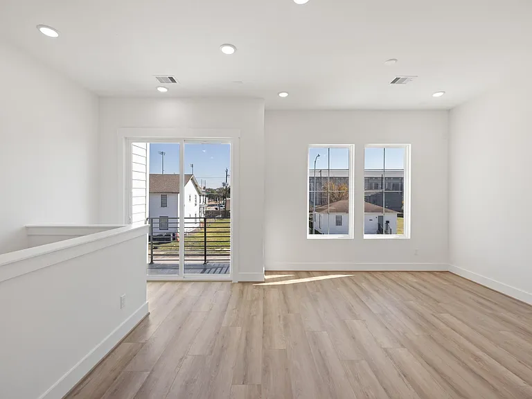 3510 Adair St — Photo 6