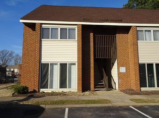 1 Pacific Dr, Hampton, VA 23666