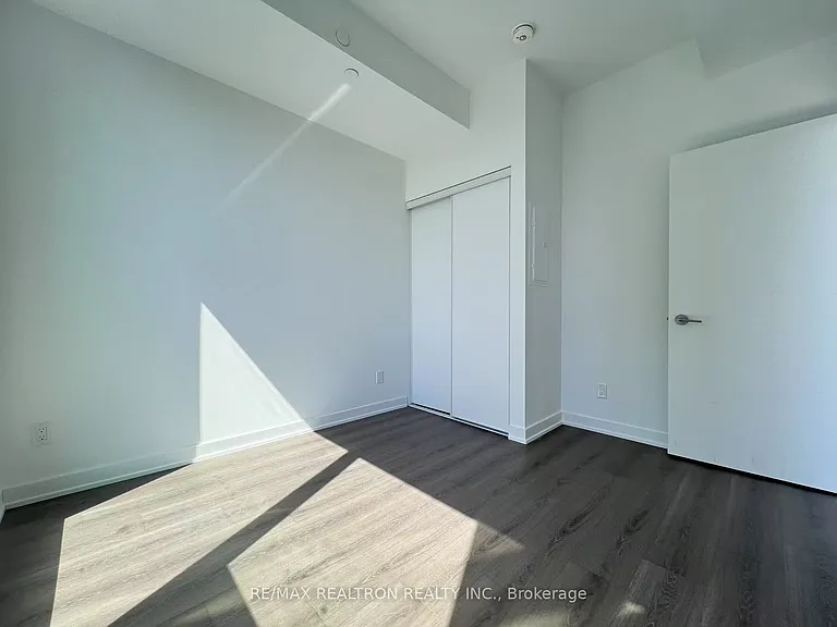 8 Wellesley St W #3202 — Photo 10