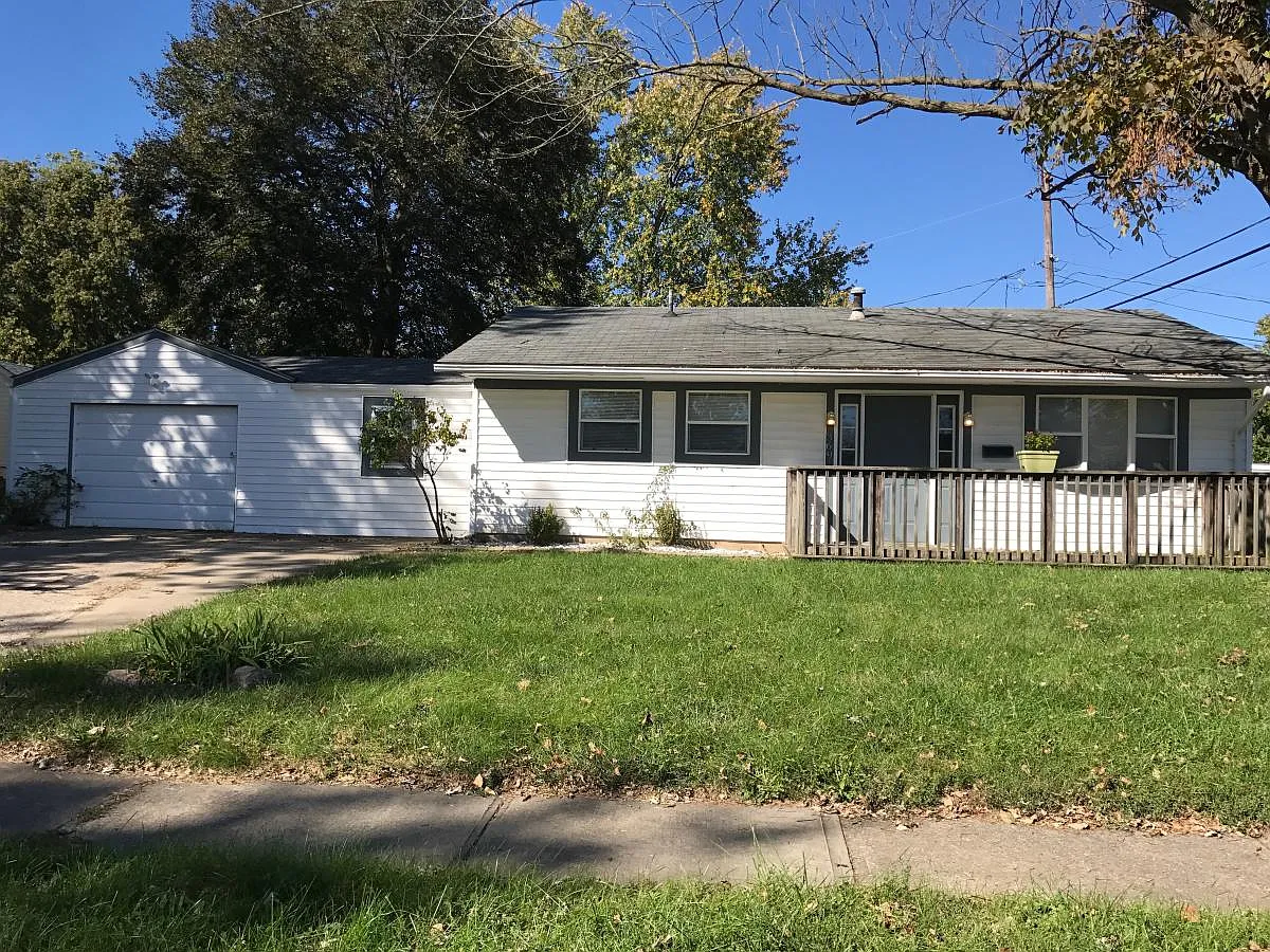 3691 Shoreline Dr photo 1