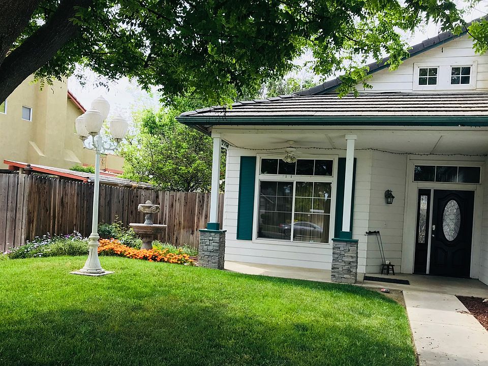 2nd image of 893 E Redwood Cir
