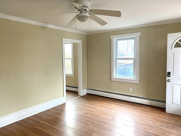 19 Center Streetsingle Family — Photo 18