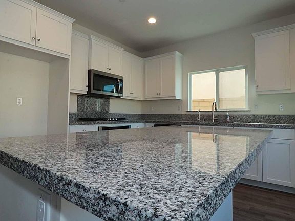 3rd image of 44611 Beringer Dr