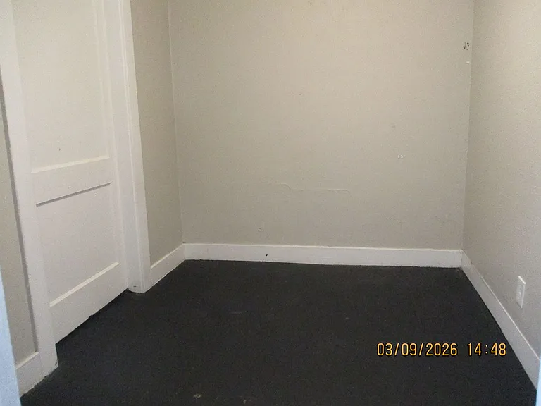 301 W 3rd St — Photo 9