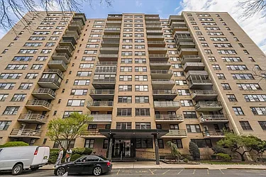 201 Saint Pauls Avenue, #2M