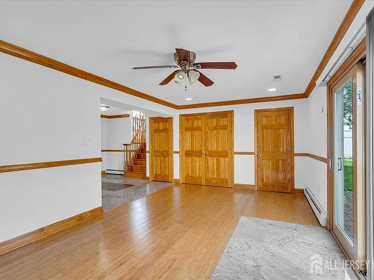 95 Calvert Ave E — Photo 16