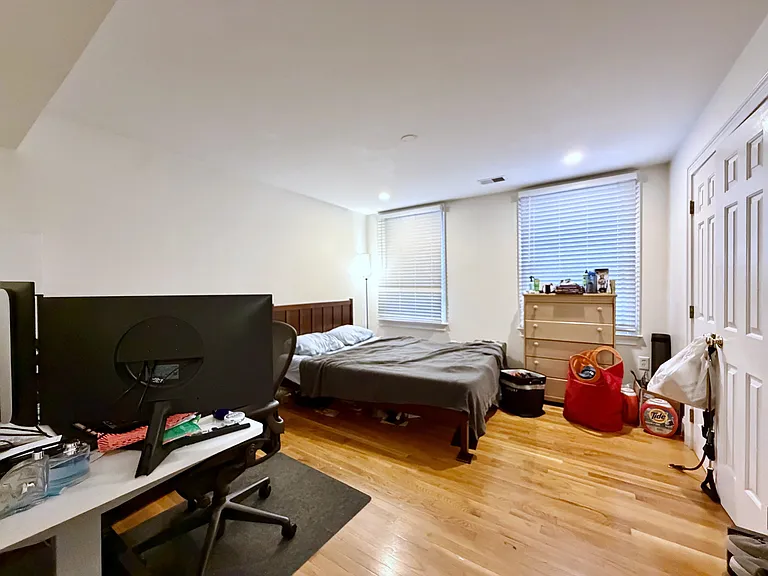521 E 2nd St #1 — Photo 9