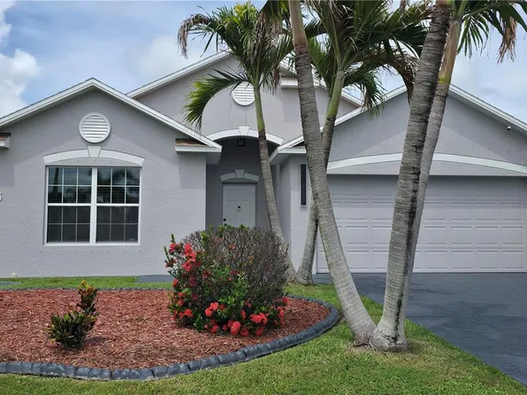 2037 SW Aquarius Ln, Port Saint Lucie, FL 34984