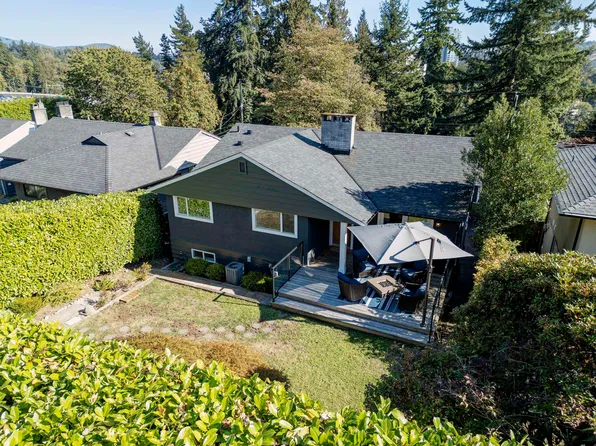 1243 Cloverley St, North Vancouver, BC V7L 1N7