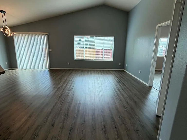16651 Greenleaf Ave SE — Photo 8