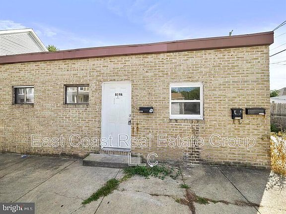 3rd image of 817 & 819 Dale St