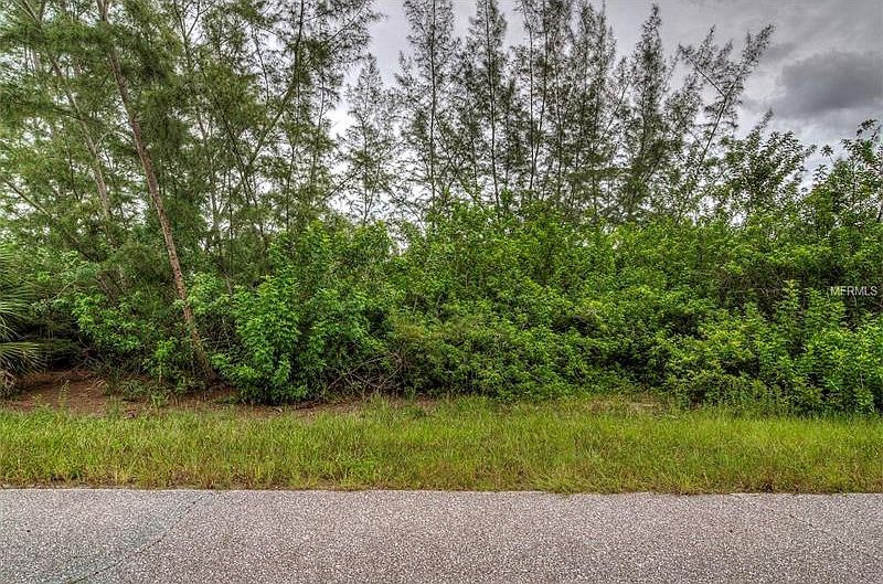 2nd image of 10558 Hillwood Dr