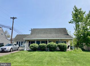 348 Indian Creek Dr, Levittown, PA 19057