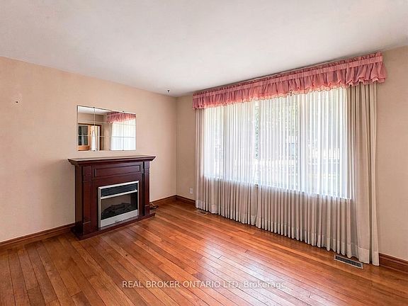 4th image of 1863 Herbert Ave