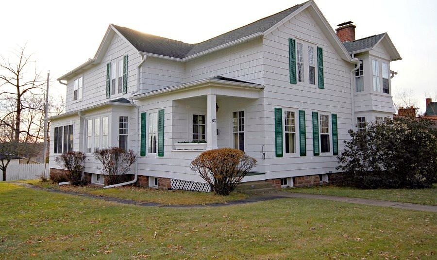 1st image of 801 W Brown St