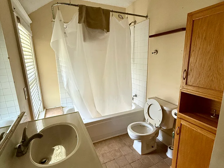 421 W College Ave — Photo 9