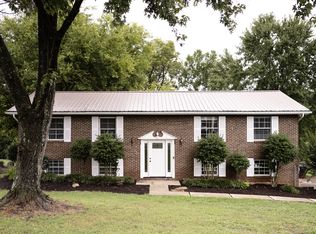 1000 Foster Dr, Lenoir City, TN 37772