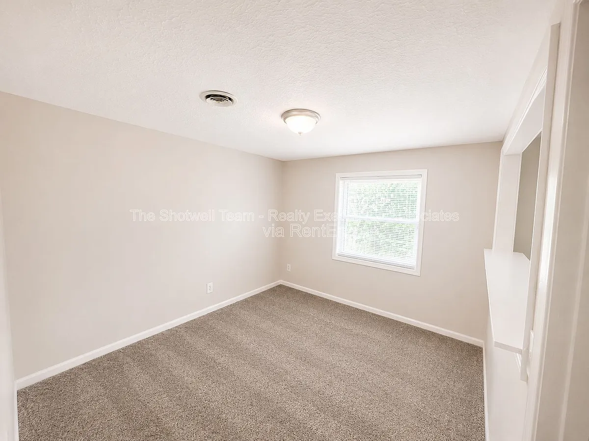 Building Photo - 316 Finley Dr