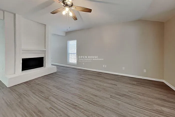 3 bed, 2.0 bath, 1737 sqft, $2,150 — Photo 4