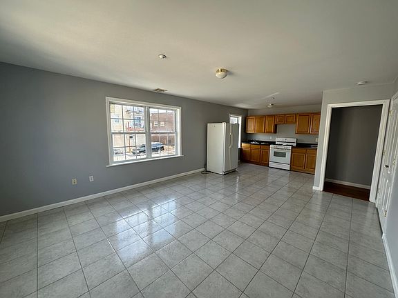 3rd image of 214 Jessamine Ave #3N