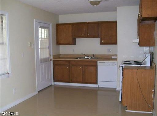 2nd image of 124 Stennis Ave
