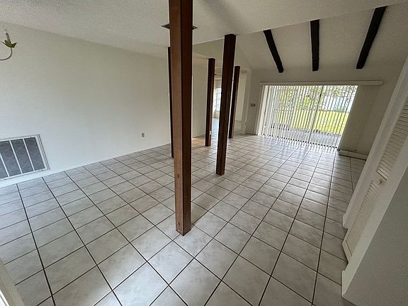 5th image of 1429 Dogwood Dr