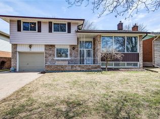 18 Champlain Cres, Kitchener, ON N2B 2Y6