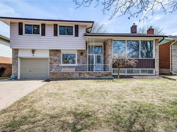 18 Champlain Cres, Kitchener, ON N2B 2Y6