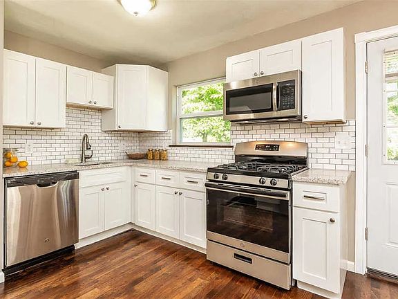 4th image of 3279 Macklind Ave