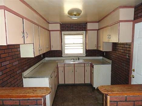 5th image of 1320 Lee St