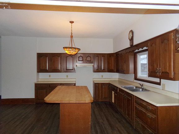 3rd image of 4 E Township Road 132