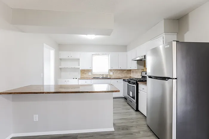 804 W Jones St — Photo 7