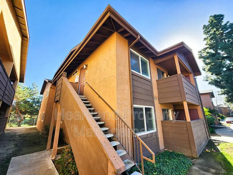 2 bed, 1.0 bath, 806 sqft, $2,225 — Photo 1