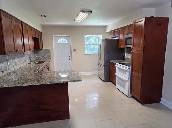 10705 N Waterhole Pl, Tampa, FL 33612