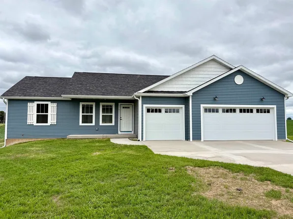 104 W 2nd St, Friesland, WI 53935