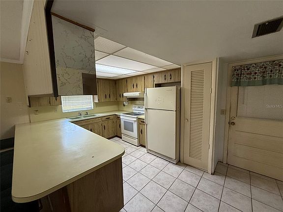 4th image of 1313 MAGDALENE COURT E
