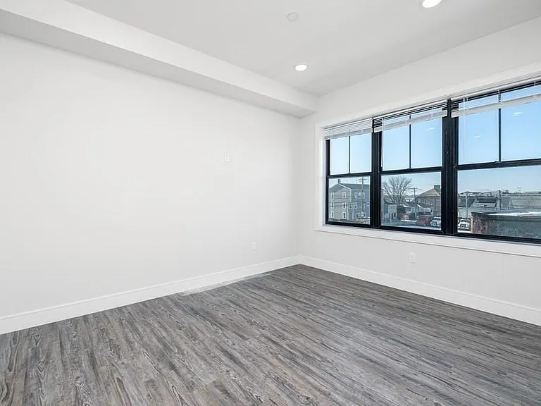 16 Laurel St — Photo 11