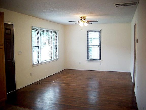 Living Room w/ Hardwood Floors and Ceiling Fan